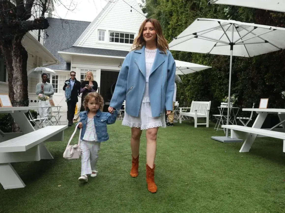 Ashley Tisdale rompe el silencio sobre un grupo de “mamás tóxicas” y genera debate en Hollywood 2 image 13