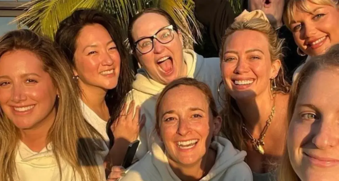 Ashley Tisdale rompe el silencio sobre un grupo de “mamás tóxicas” y genera debate en Hollywood 1 image 14