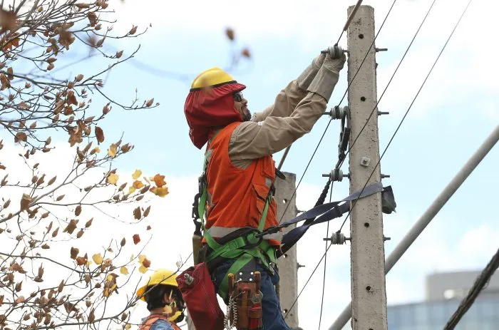 Cortes de luz en Santiago este 12 de marzo: Enel confirma interrupciones de hasta 8 horas en cinco comunas 6 A UNO 1079760 700x463 1