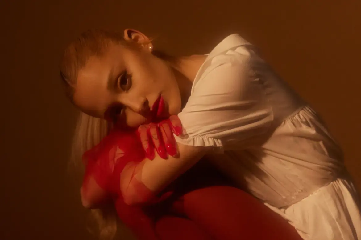 Ariana Grande 8 Ariana Grande celebra doble platino de ‘Eternal Sunshine’ a dos años de su lanzamiento
