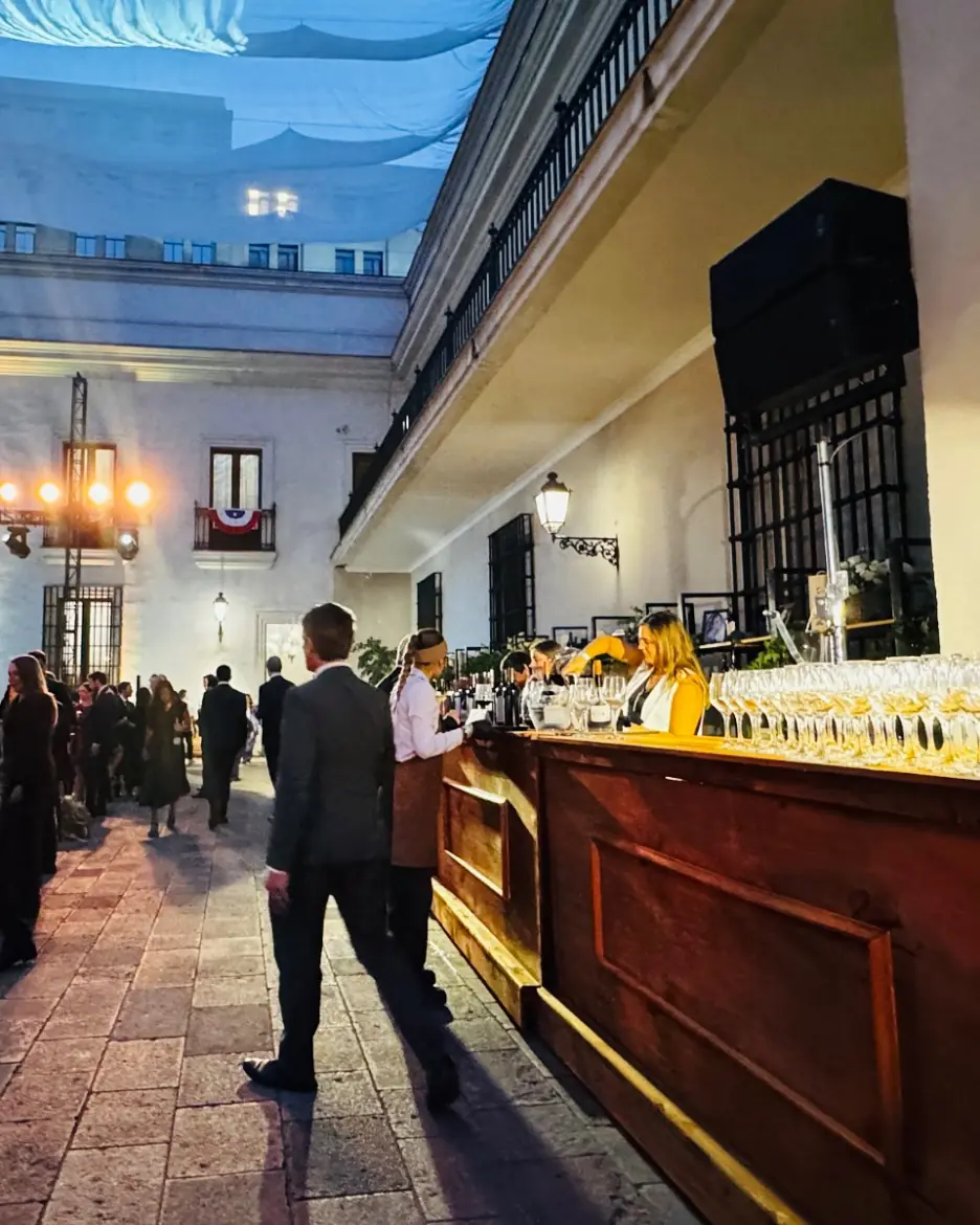 Ceviches y barra libre: revelan imágenes de la fiesta en La Moneda tras el cambio de mando 1 image 17