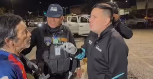 Alcalde de Puente Alto enfrenta a hombre en situación de calle y el video se vuelve viral 1