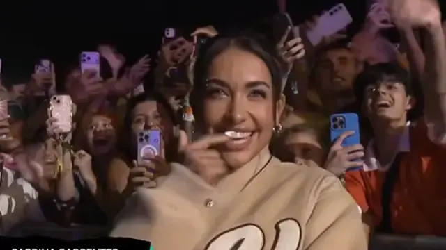 María Becerra es “arrestada” por Sabrina Carpenter en Lollapalooza Argentina 2026 durante la canción “Juno” 4 imagen 2026 03 16 223142525