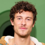 Captan a Shawn Mendes en incómoda situación durante paseo en Malibú