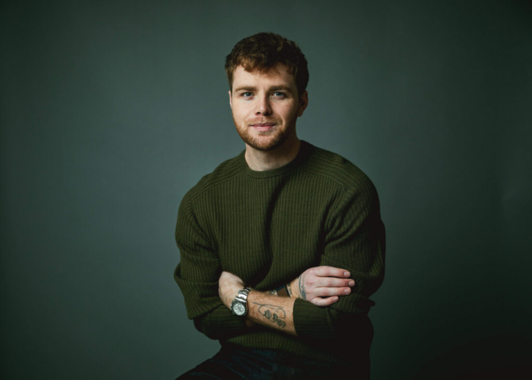 Alex Warren arrasa en los iHeartRadio Music Awards 2026 y gana Canción del Año 4 imagen 2026 03 27 003537715