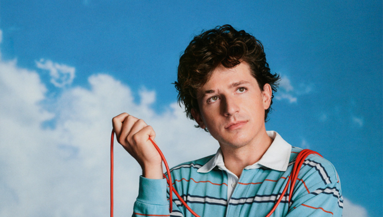 Charlie Puth lanza su nuevo álbum “Whatever’s Clever!” y marca una nueva etapa musical
