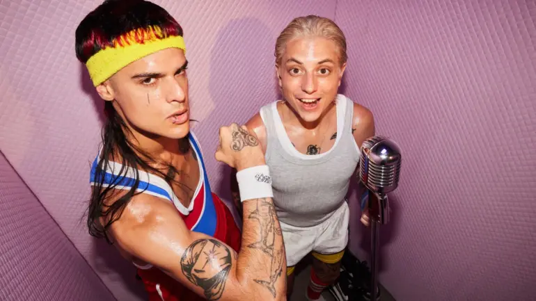 CA7RIEL & Paco Amoroso lanzan “FREE SPIRITS”: su proyecto más experimental y caótico