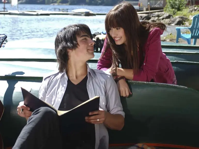 Demi Lovato y Joe Jonas reviven Camp Rock 17 años después con “On The Line”