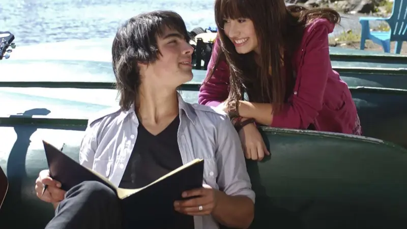 Demi Lovato y Joe Jonas reviven Camp Rock 17 años después con “On The Line”