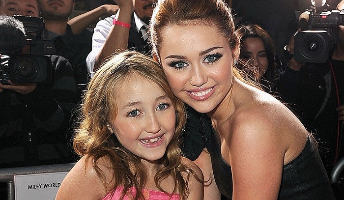 Noah Cyrus emociona con mensaje por los 20 años de Hannah Montana y dedica palabras a Miley Cyrus