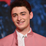 Noah Schnapp sorprende al mostrar a su supuesto novio: “One month of us”