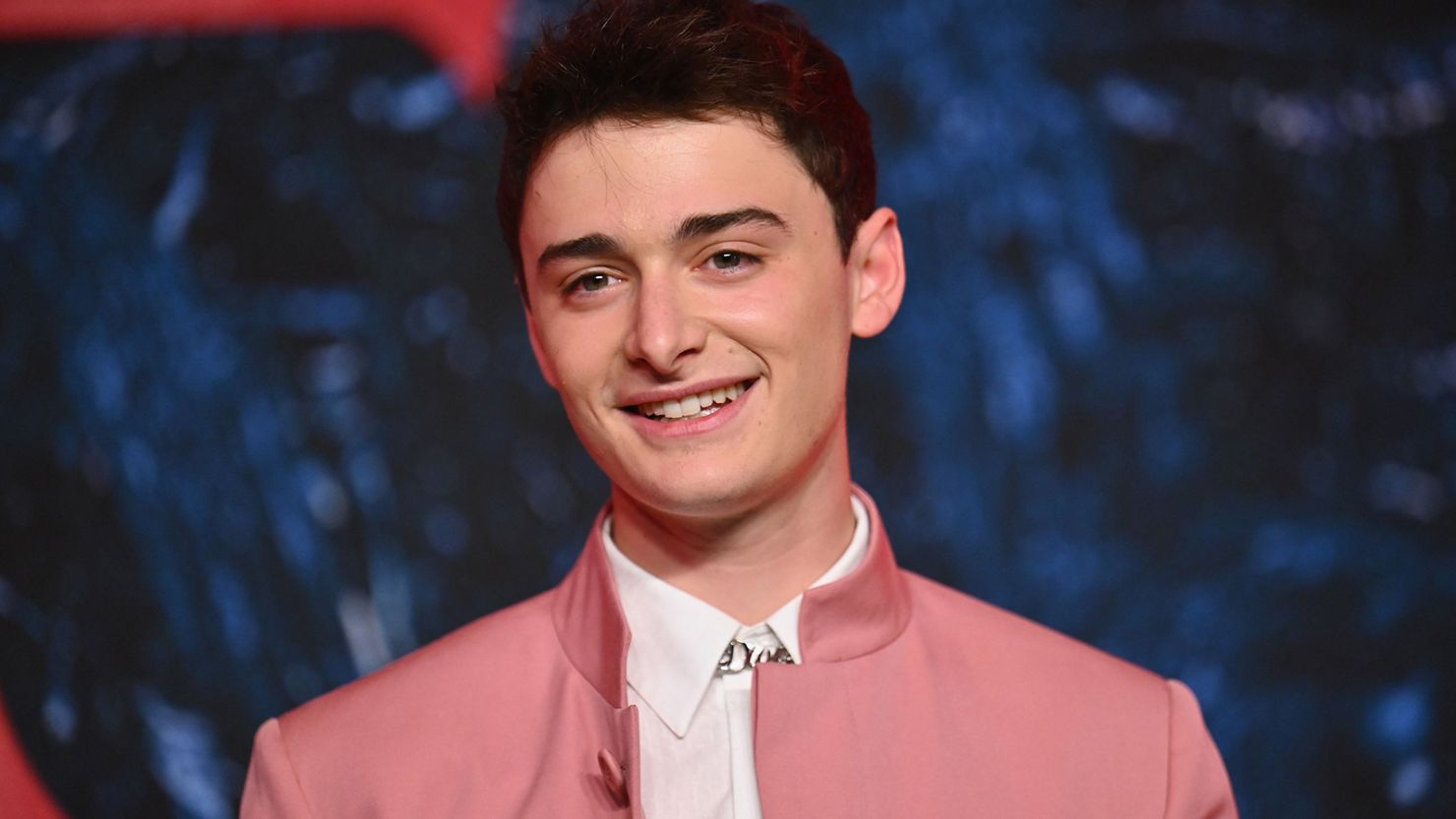 Noah Schnapp sorprende al mostrar a su supuesto novio: “One month of us”