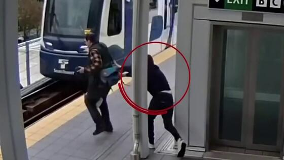Intento de homicidio en metro de Seattle: hombre intentó empujar dos veces a un pasajero frente a un tren