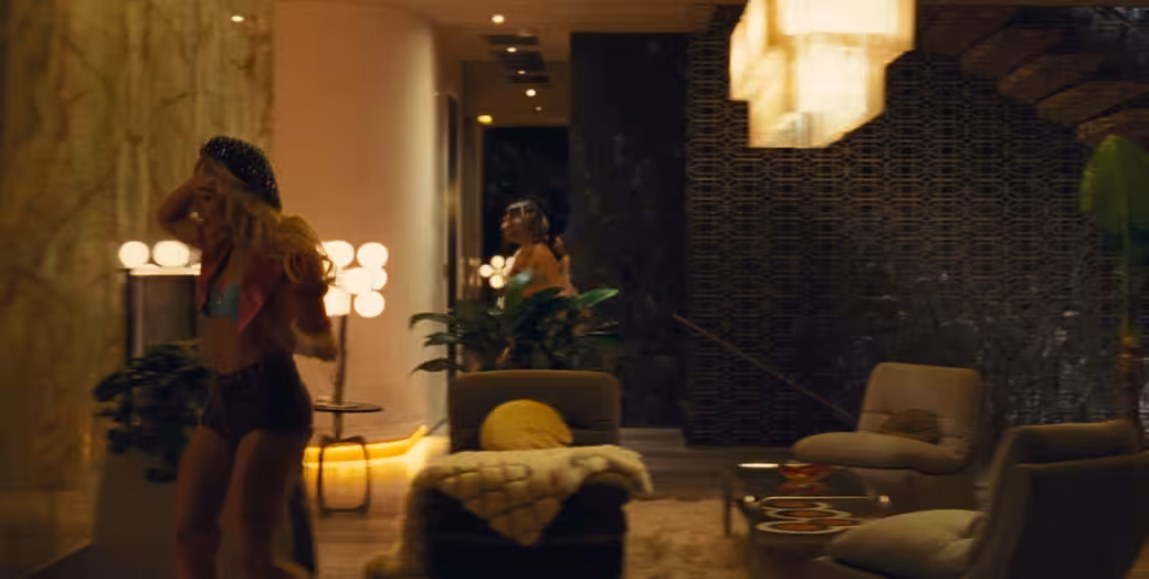 Sabrina Carpenter estrena el video de “House Tour” y se vuelve viral tras su lanzamiento el 6 de abril 8 sabrina carpenter house tour