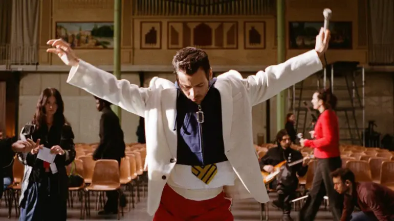 Harry Styles revoluciona internet con el estreno de “Dance No More”