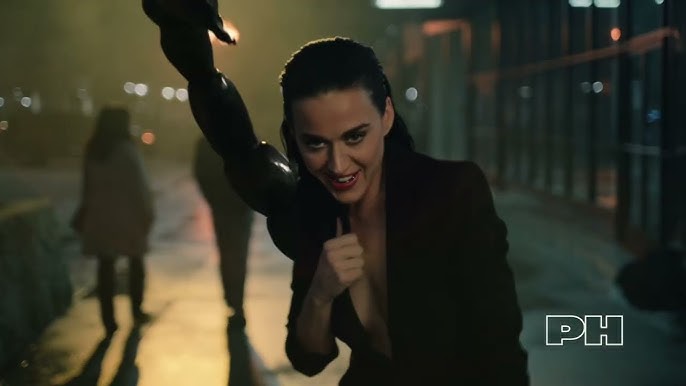 Katy Perry estrena “Watch It Burn”: el videoclip oficial marca el inicio de su nueva era musical