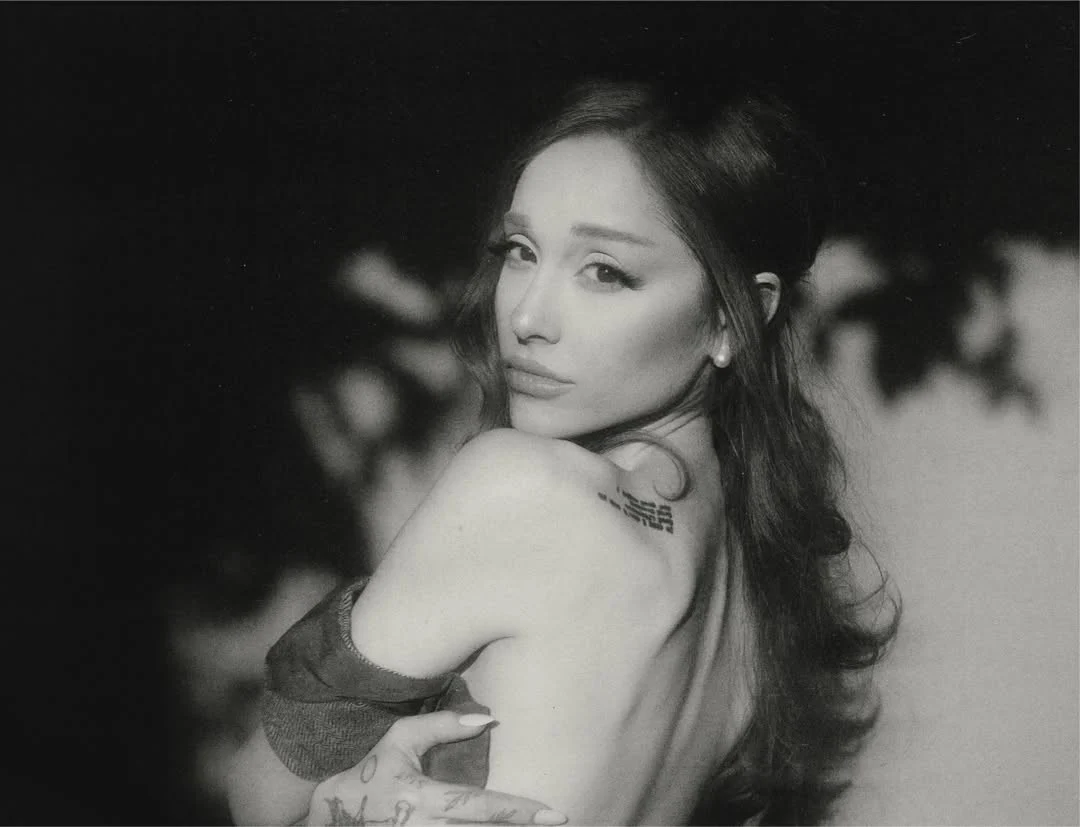 Ariana Grande adelanta "petal": la cantante lanza el primer teaser de su nuevo sencillo y aumenta la expectativa por su próximo álbum 10 02143207 cause i barely