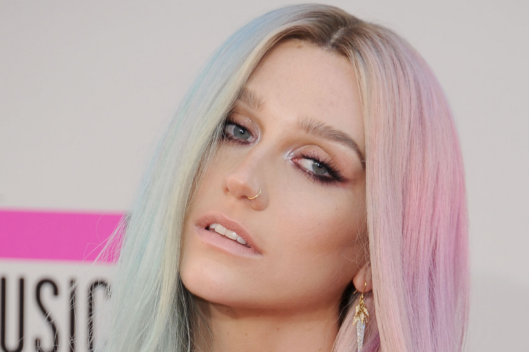 Kesha revela su insólita colección de dientes humanos: los convierte en collares, aretes e incluso una corona 4 keha colesion de dientes