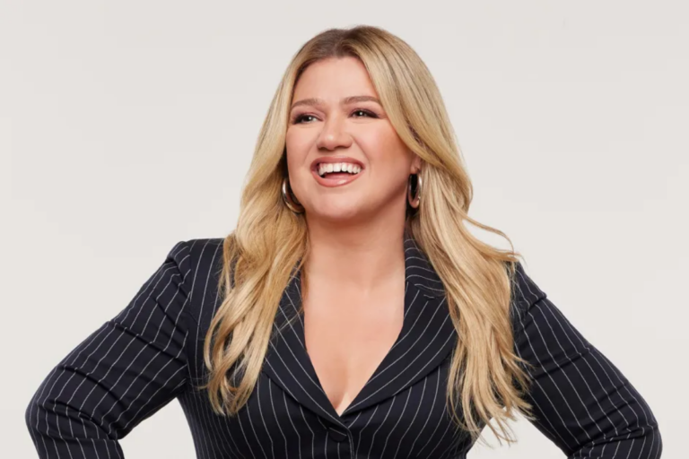 Kelly Clarkson regresa con kelly clarkson