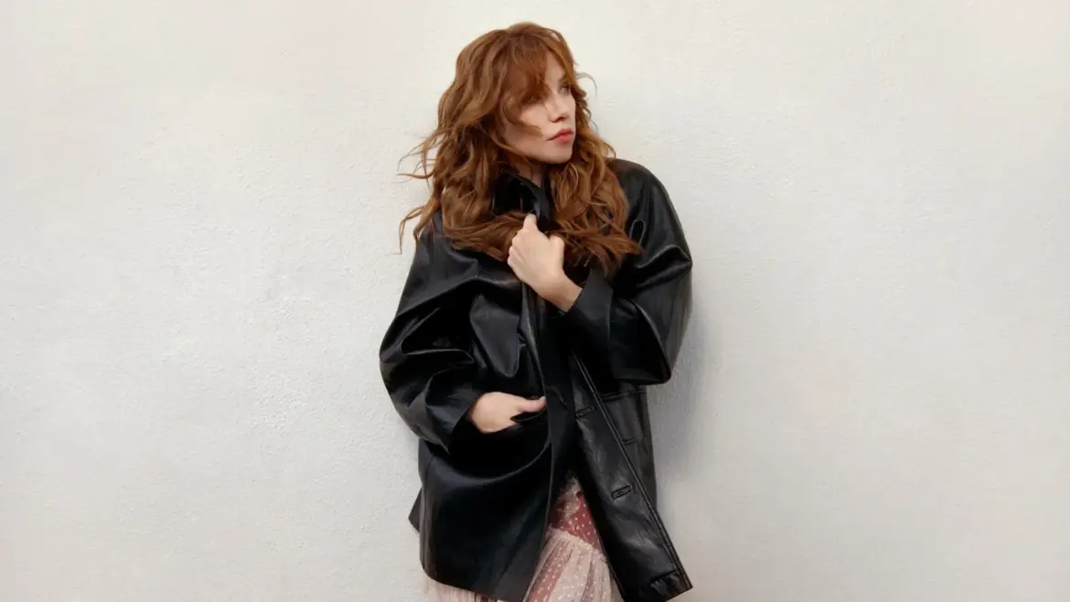 Carly Rae Jepsen estrena “Don’t Leave Me on the Dance Floor” con un nuevo video musical
