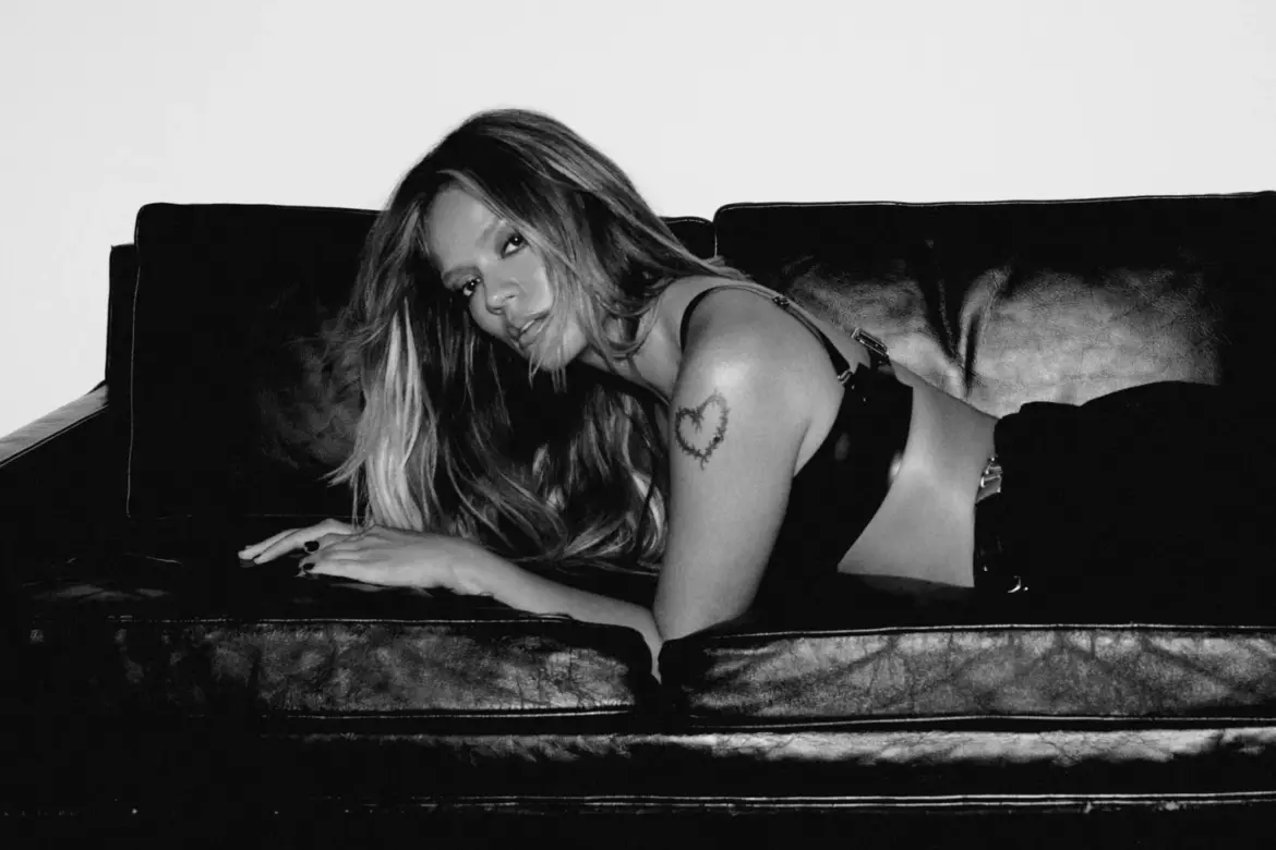 Karol G estrena “No Me Arrepiento de Sentir Tanto”, el álbum más íntimo y vulnerable de su carrera