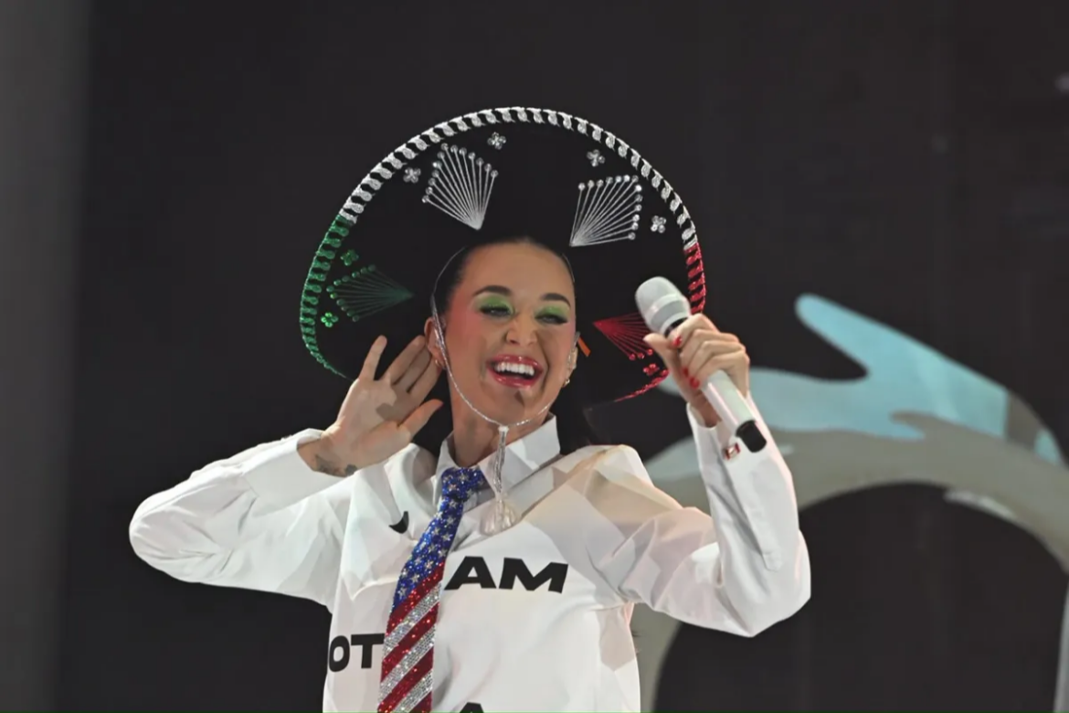 Katy Perry protagoniza divertido momento en México tras confundir grito del público: “¿Por qué me dicen puta loca?”