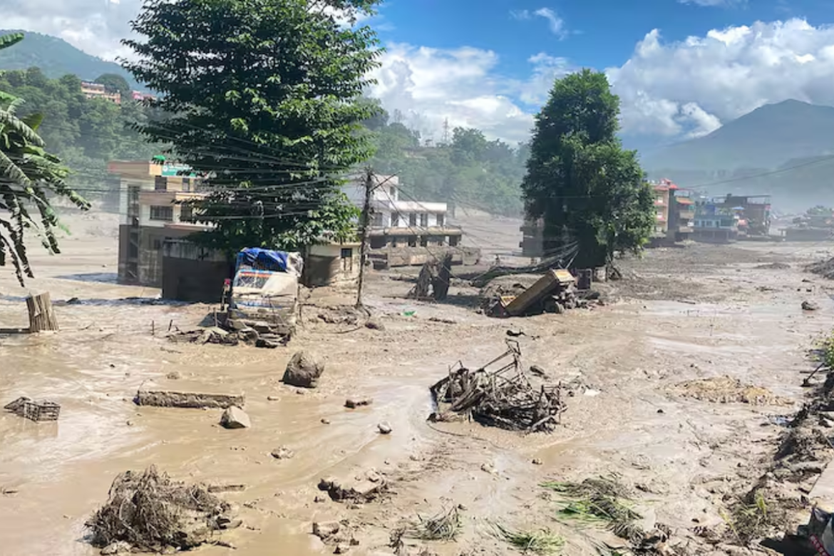 VIDEOS | Inundación arrasa localidades en Nepal: al menos 16 muertos y 390 peregrinos están desaparecidos
