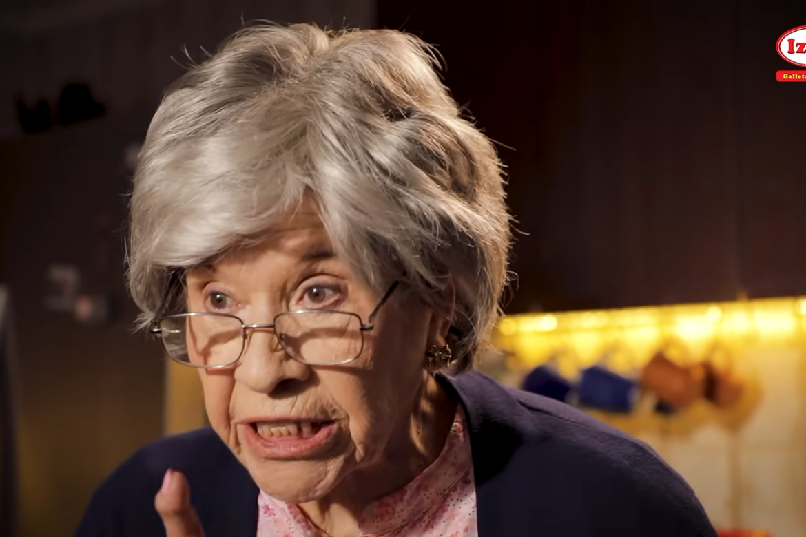 Paty Cofré se roba todas las miradas con divertido comercial de galletas de chuño