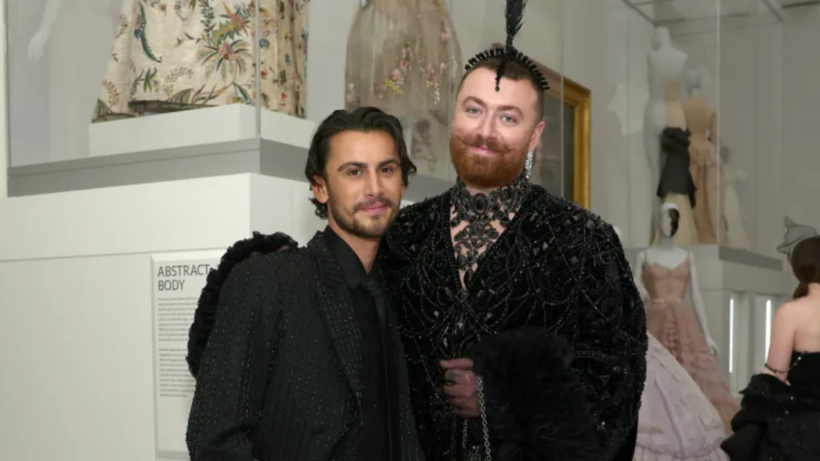 Sam Smith anuncia su compromiso con el diseñador Christian Cowan tras casi tres años de relación