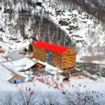 Incendio afecta al Hotel Alto Nevados de Chillán y obliga a evacuar a cerca de 150 personas