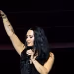 Demi Lovato se emociona en pleno concierto en São Paulo y conmueve a los Lovatics durante “Ghost”