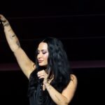 Demi Lovato se emociona en pleno concierto en São Paulo y conmueve a los Lovatics durante “Ghost”