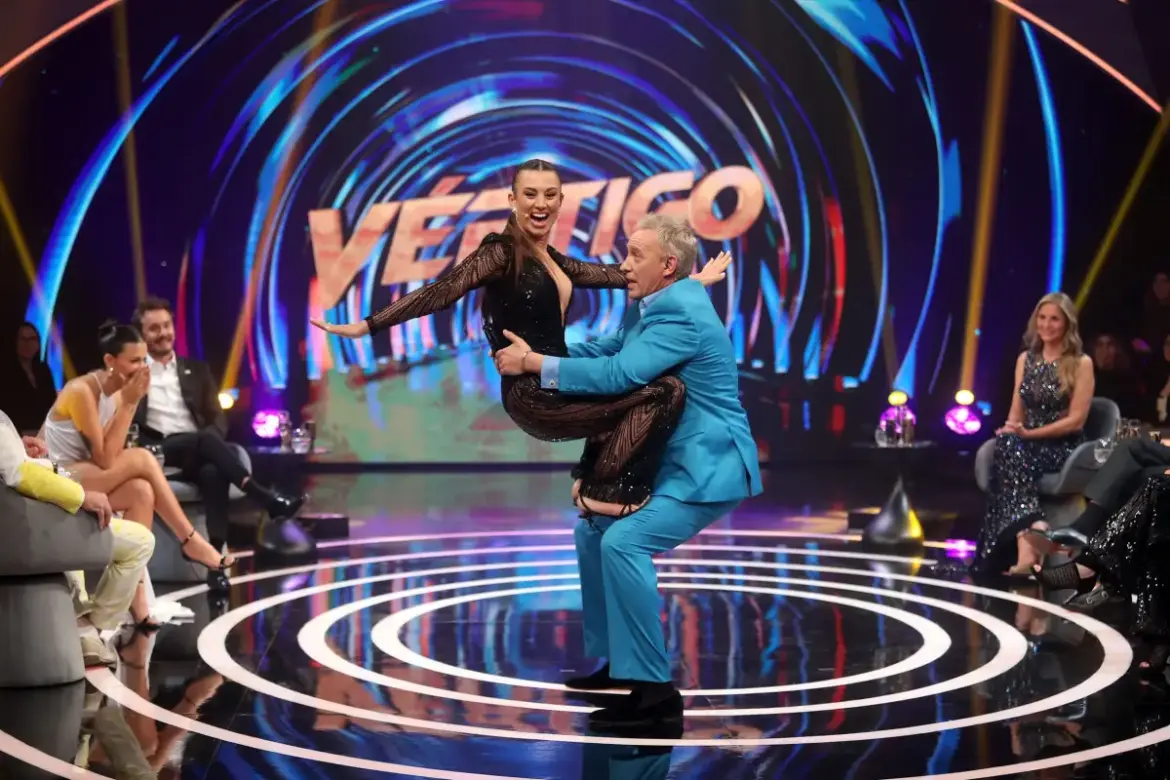 Tita Ureta vivió un inesperado percance en Vértigo y Benjamín Vicuña reaccionó en vivo 1