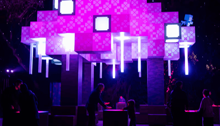 Minecraft sale de la pantalla: la aventura nocturna que transforma Santiago en un mundo de bloques 6
