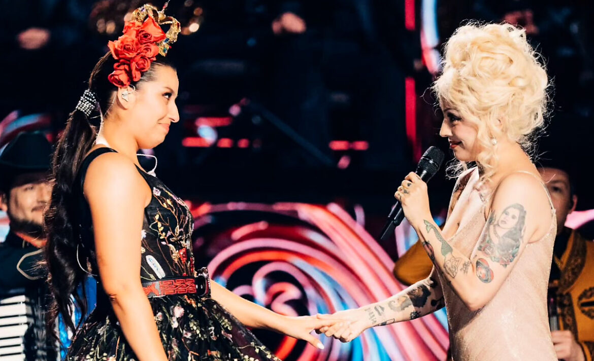 Mon Laferte sorprendió al compartir escenario con María José Quintanilla y le entregó un potente respaldo para Viña 3
